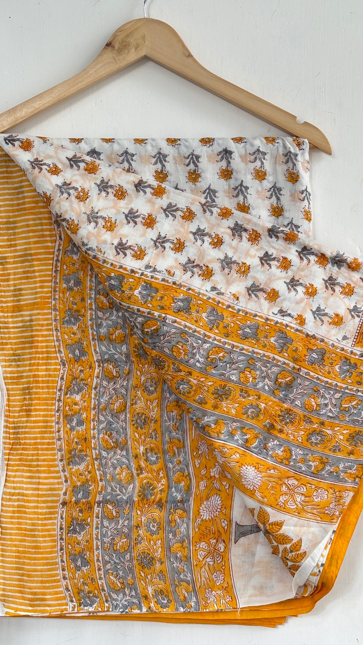 White and Yellow Floral Printed Mul Cotton Sari