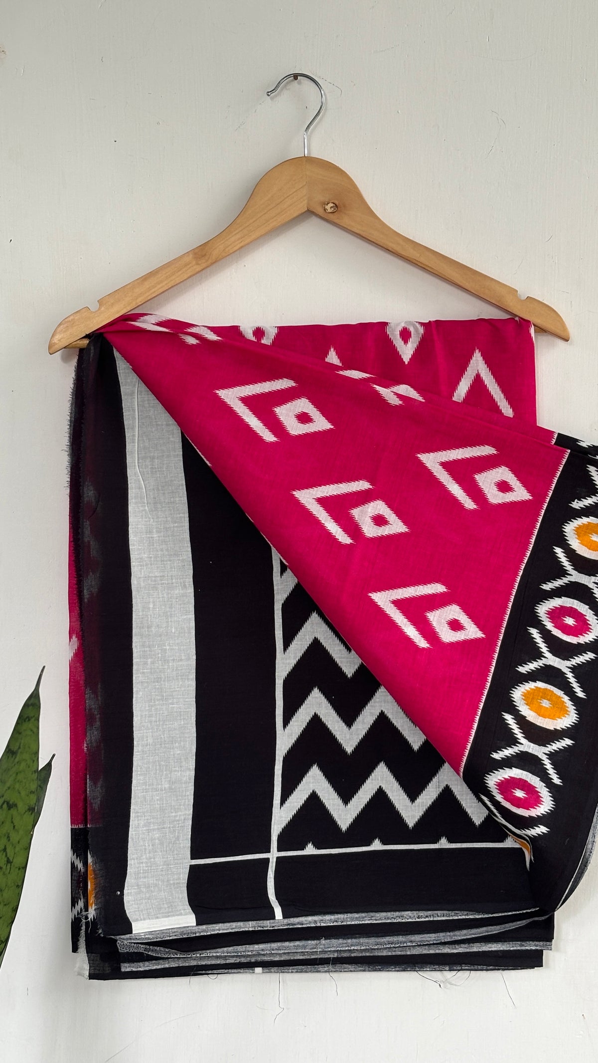 Red and Black Geometric Print Mul Cotton Saree