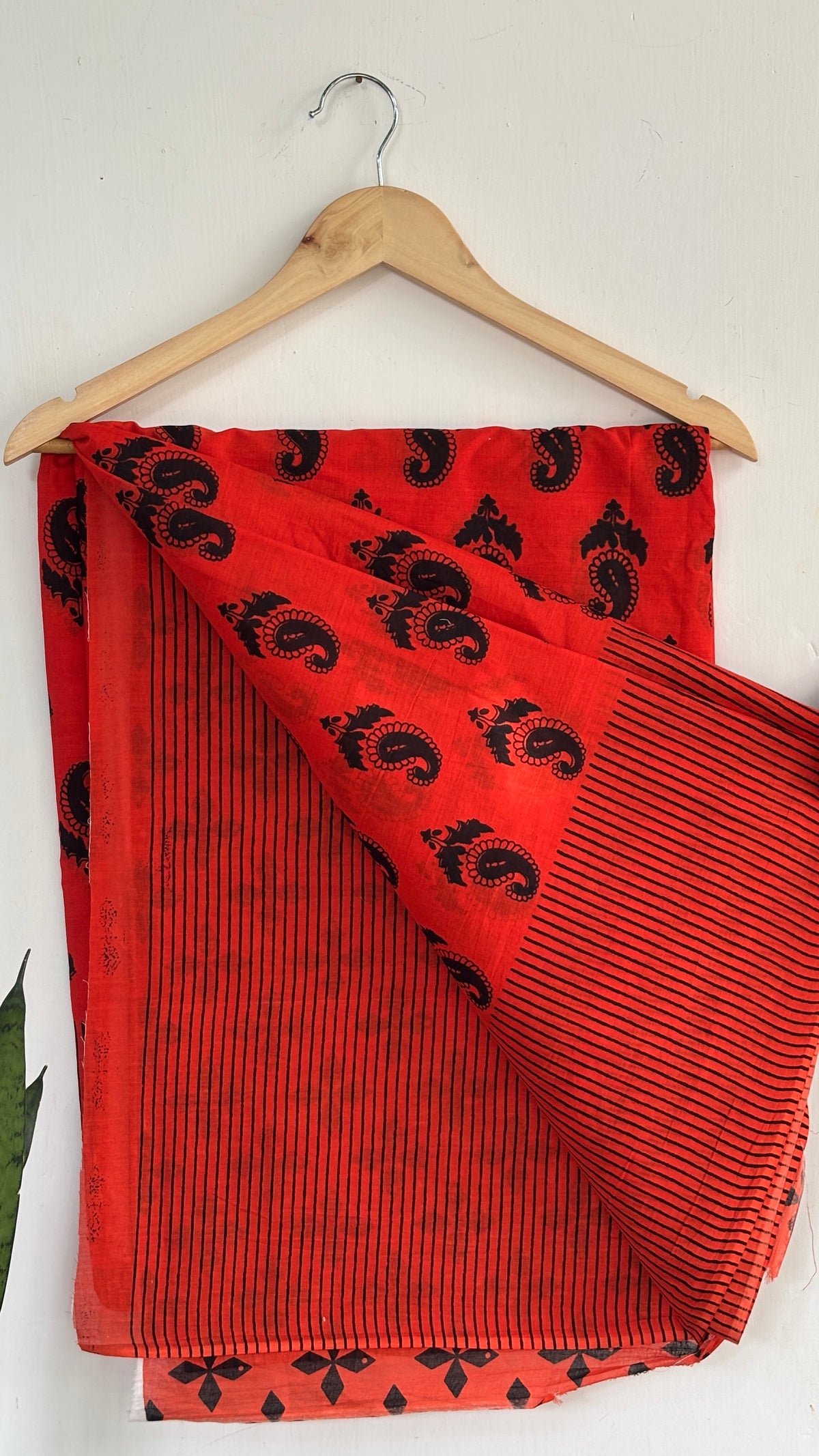 Red and Black Ornamental Print Handblock Mul Cotton Saree