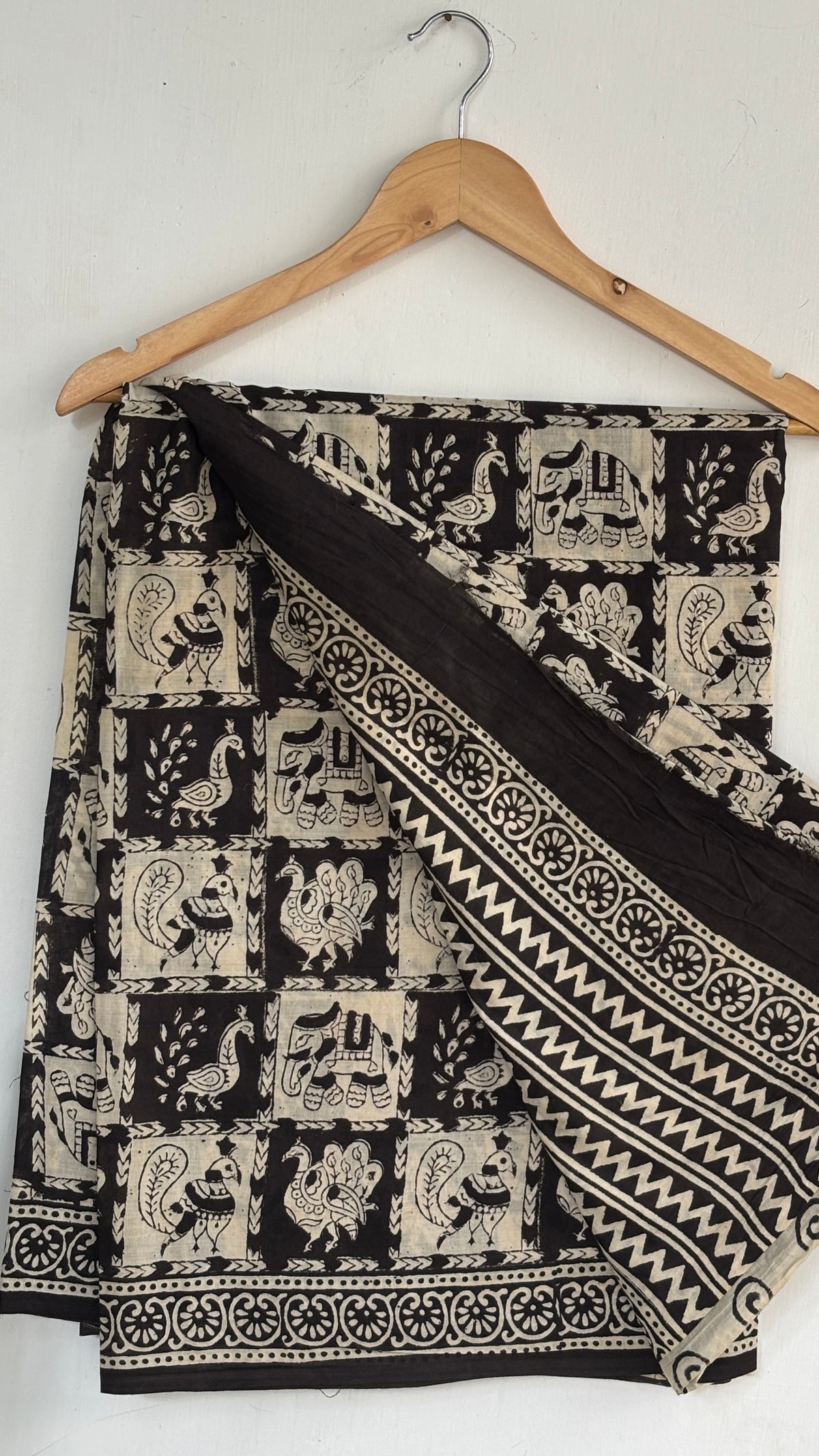 Black and Beige Traditional Figurative Print Handblock Mul Cotton Saree