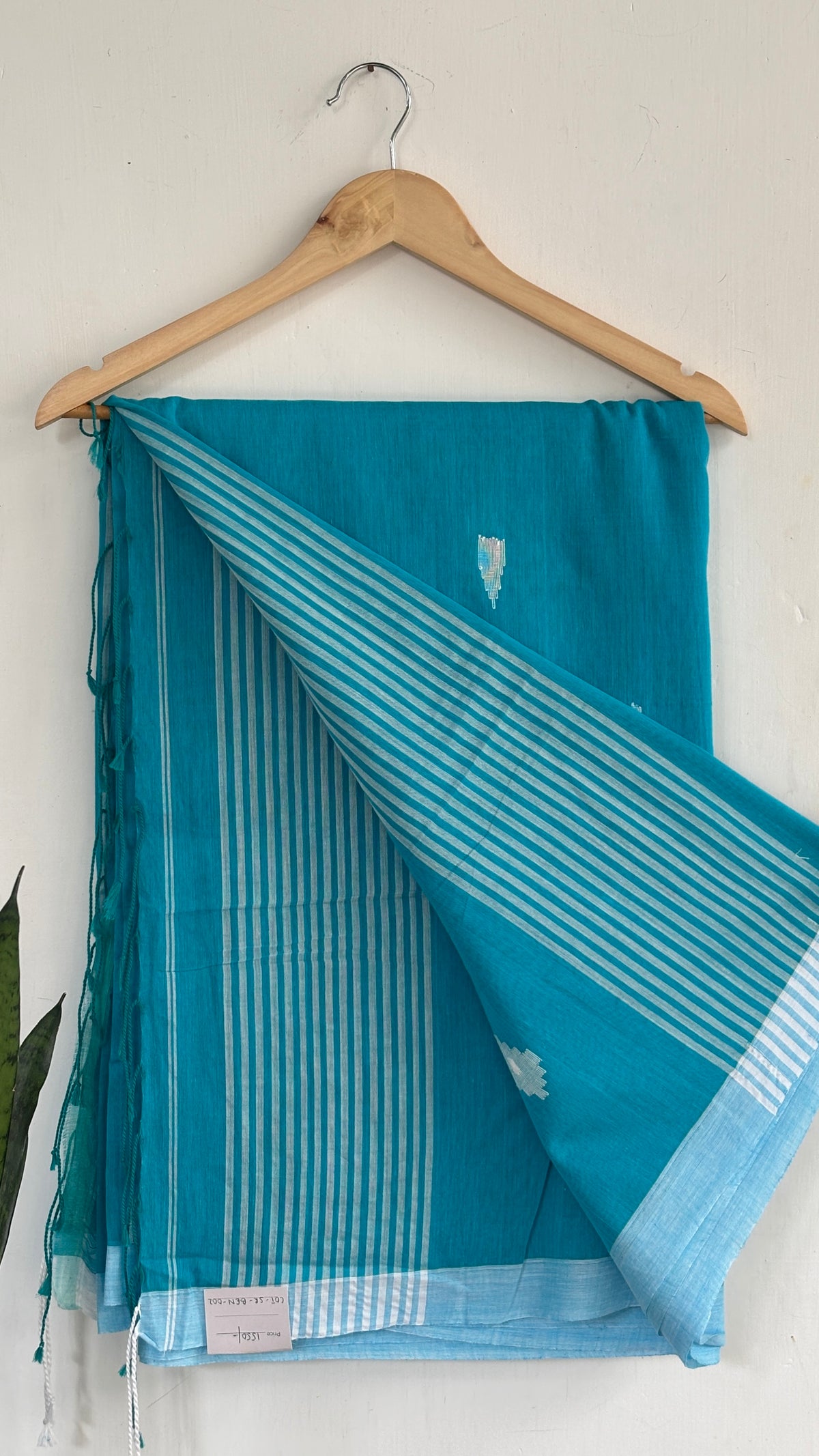 Mul Cotton Saree with Woven Motifs