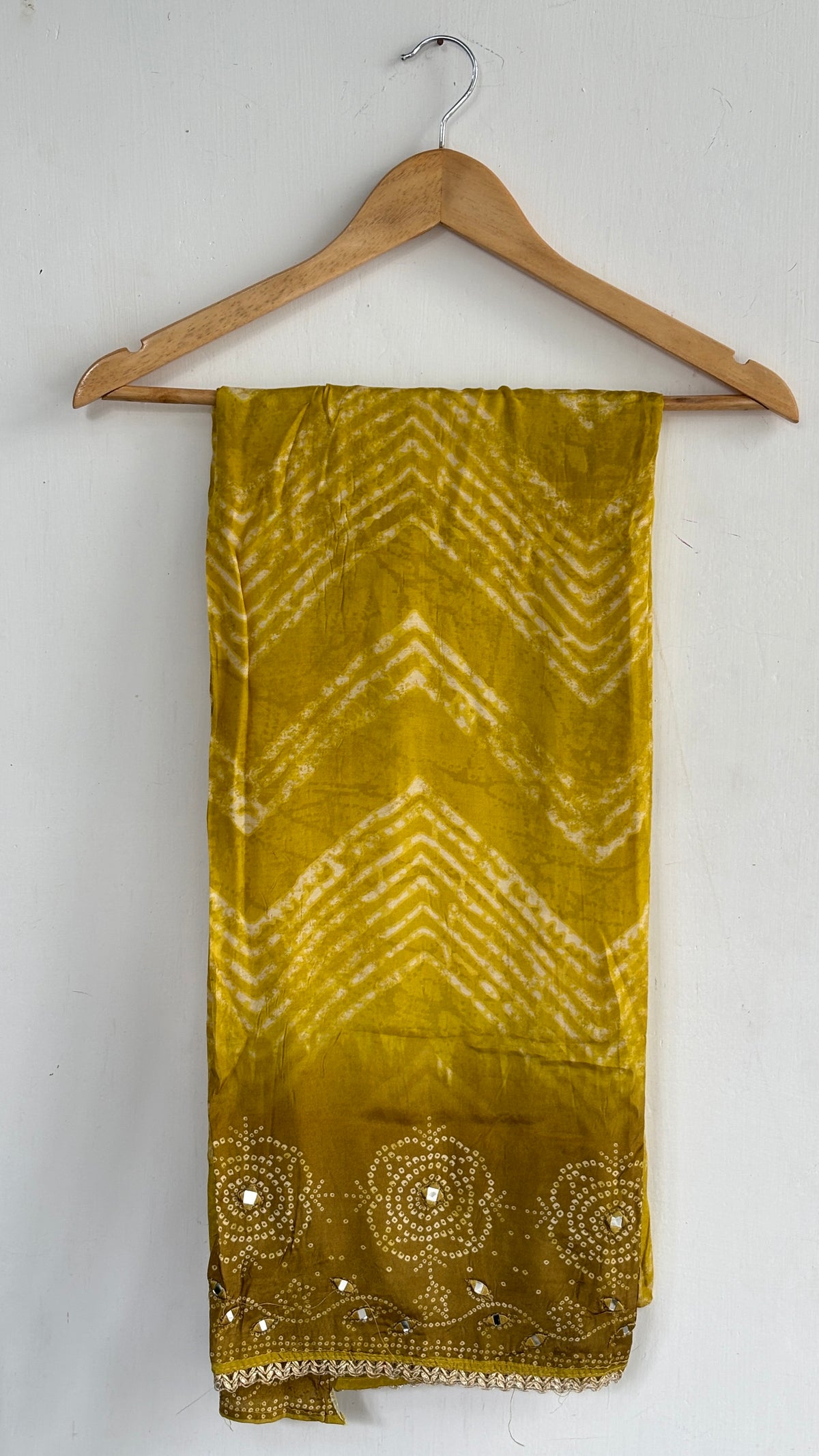 Printed Suit Set with Chevron Pattern and Embroidered Dupatta