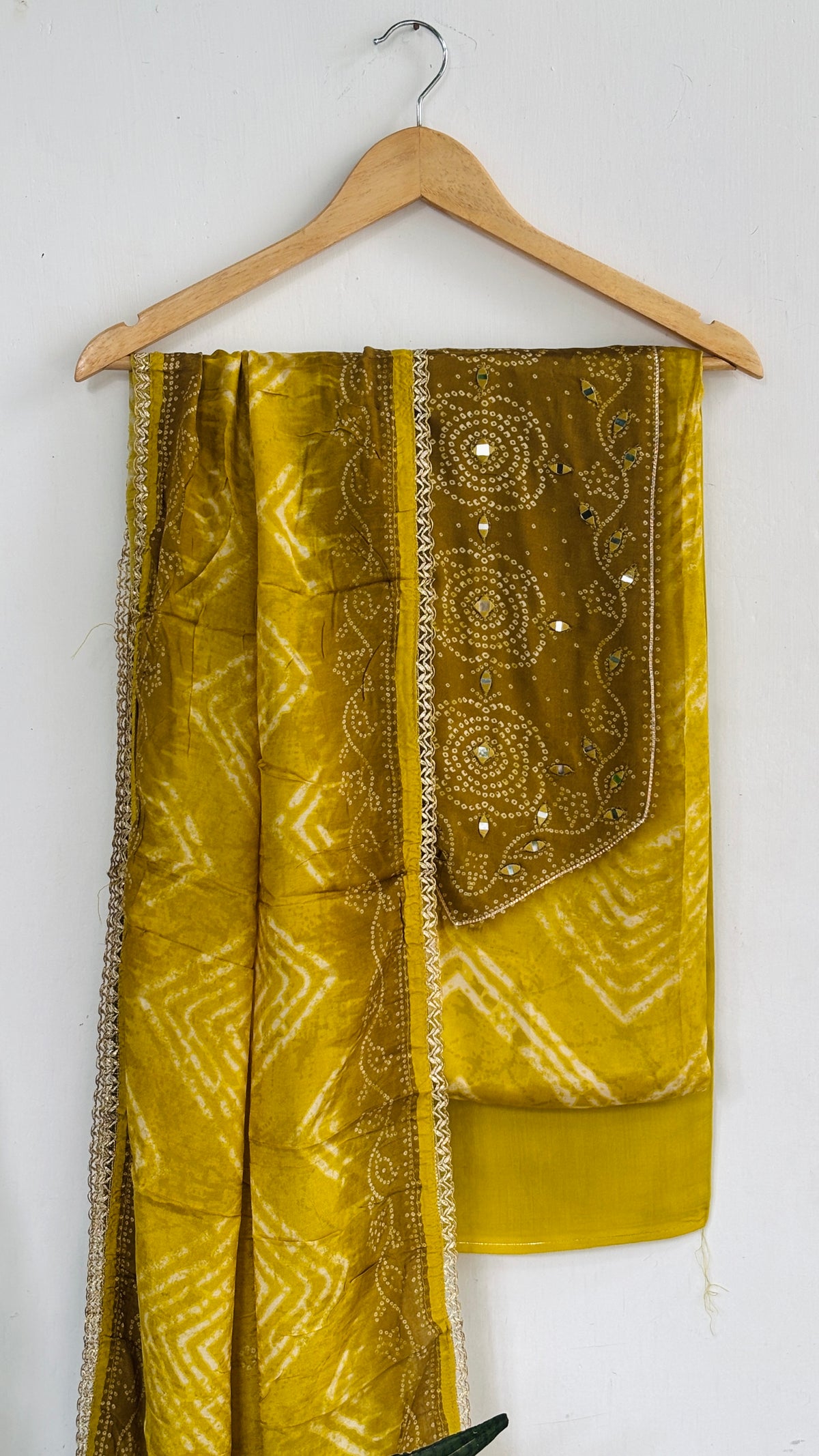 Printed Suit Set with Chevron Pattern and Embroidered Dupatta