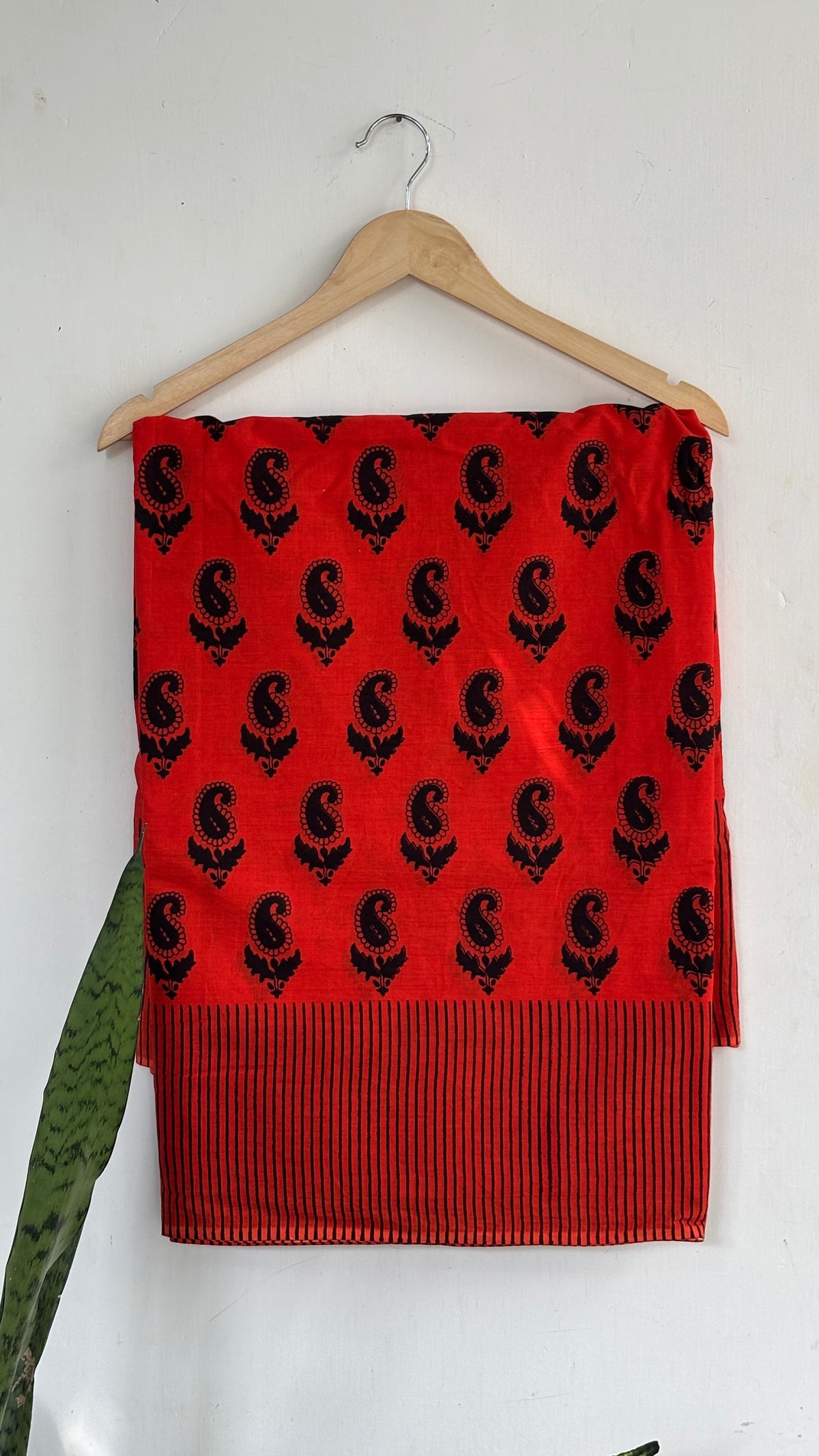 Red and Black Ornamental Print Handblock Mul Cotton Saree