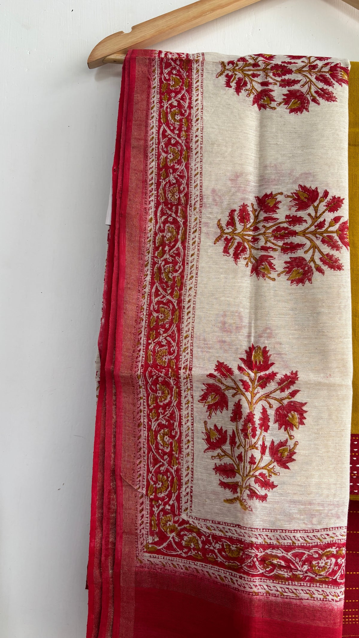 Floral Motif Suit Set with Printed Contrast Dupatta, Tassel Ends and Border Detailing