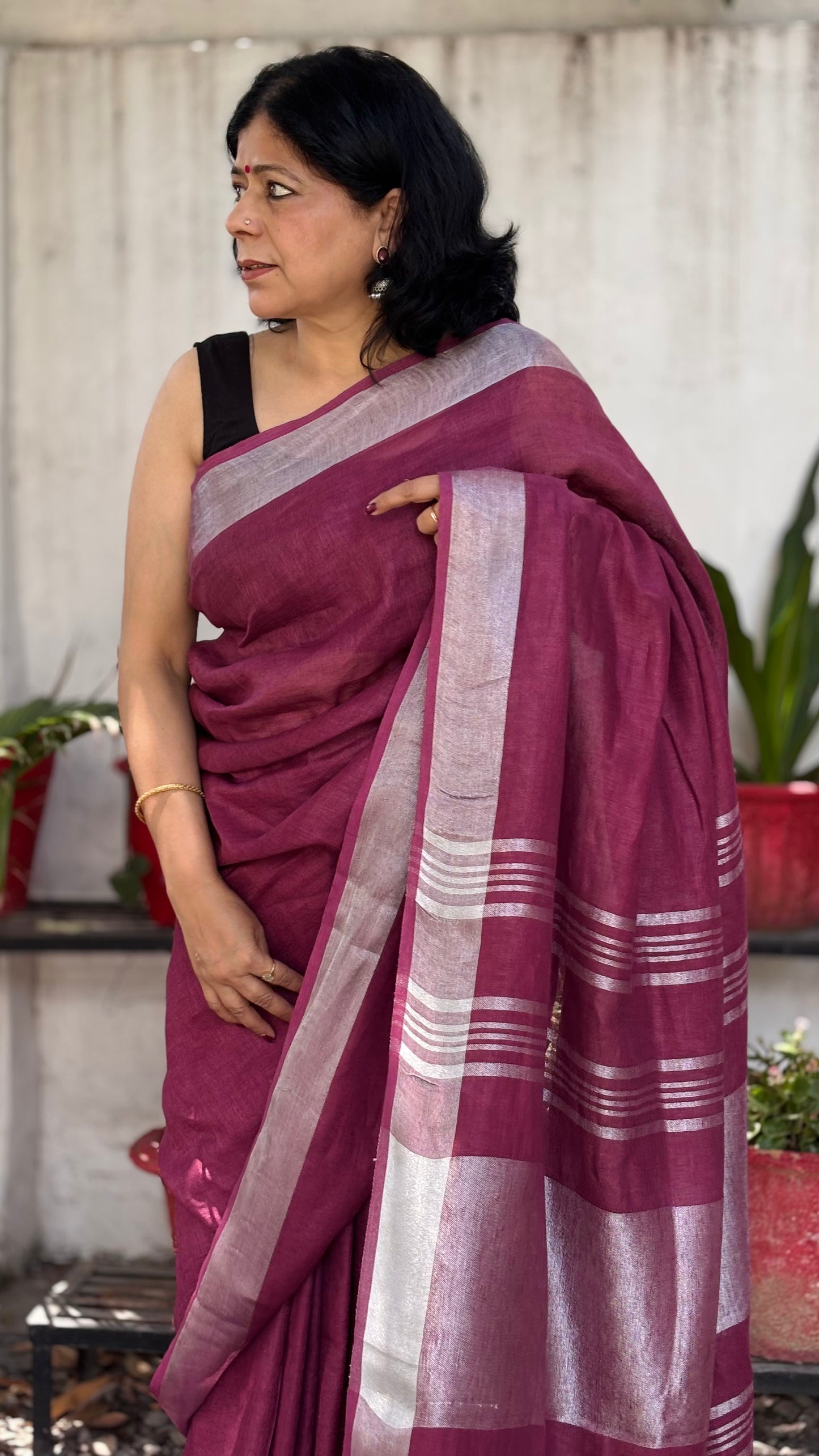 Handwoven Linen Saree - Wine