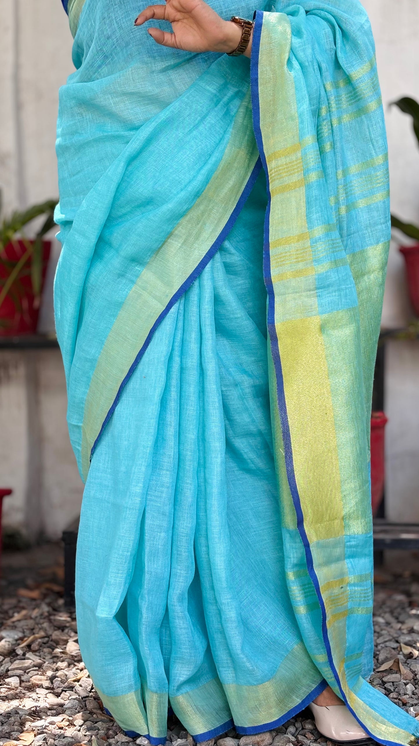 Handwoven linen saree - Light Blue