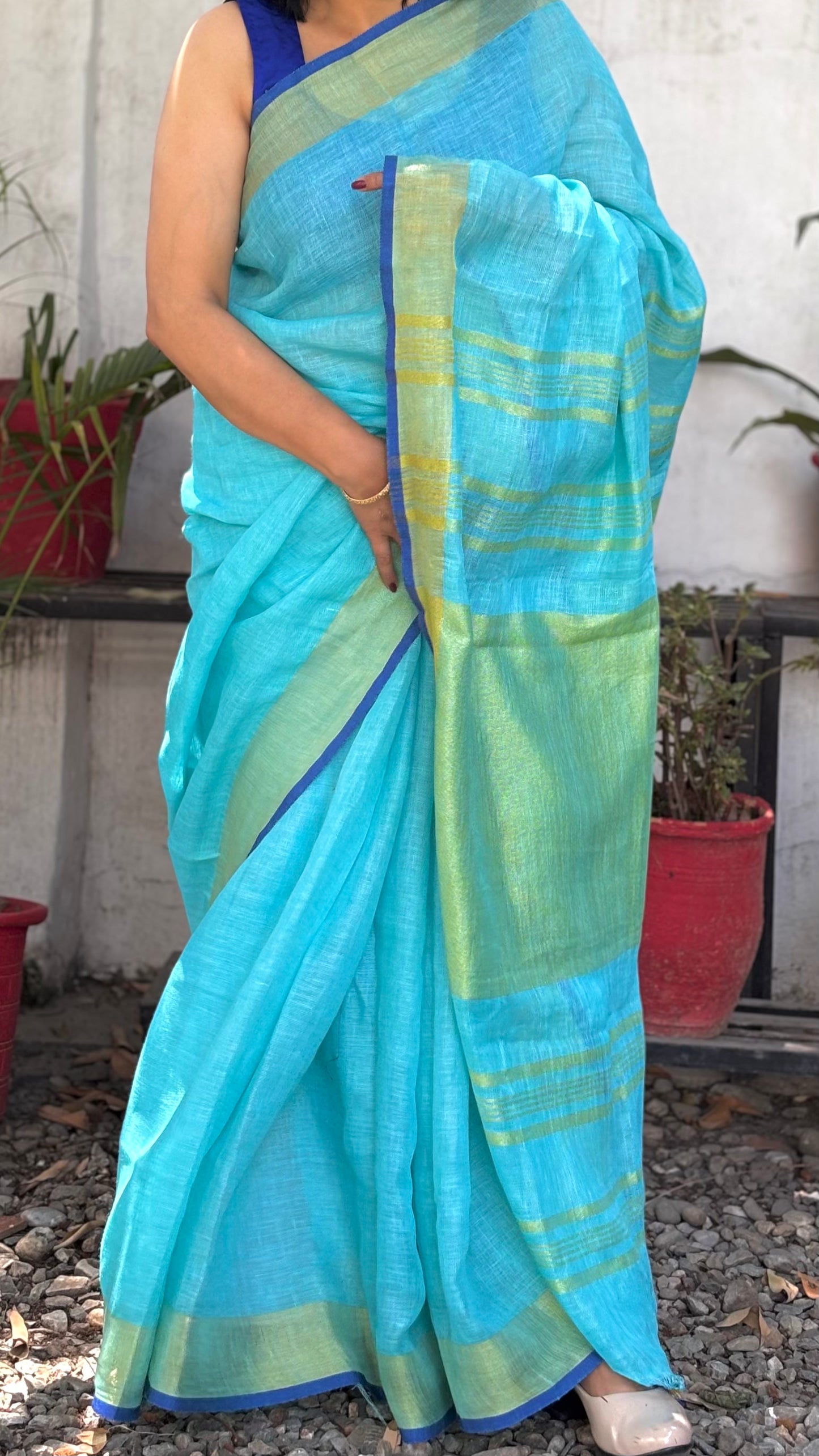 Handwoven linen saree - Light Blue