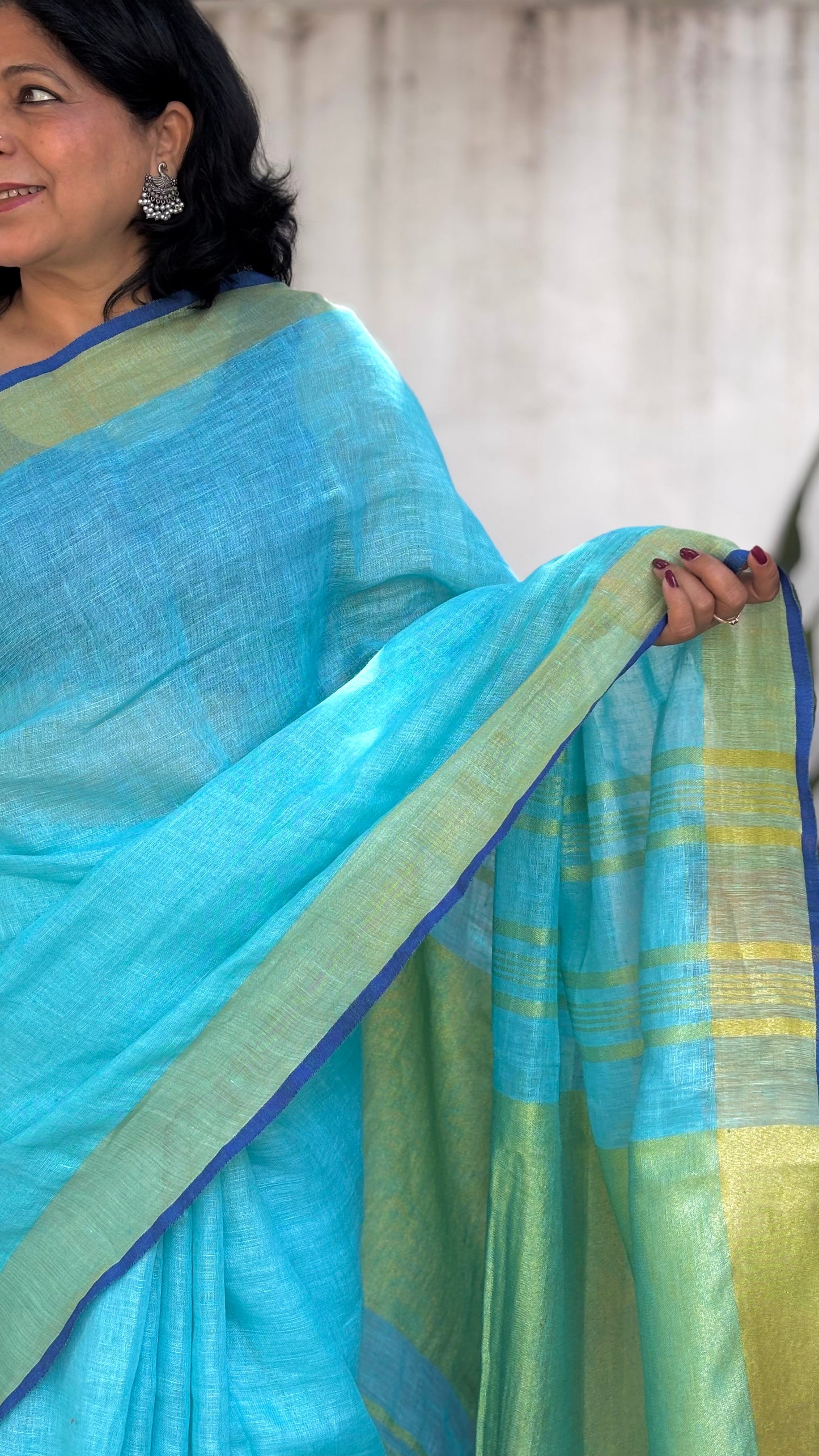 Handwoven linen saree - Light Blue