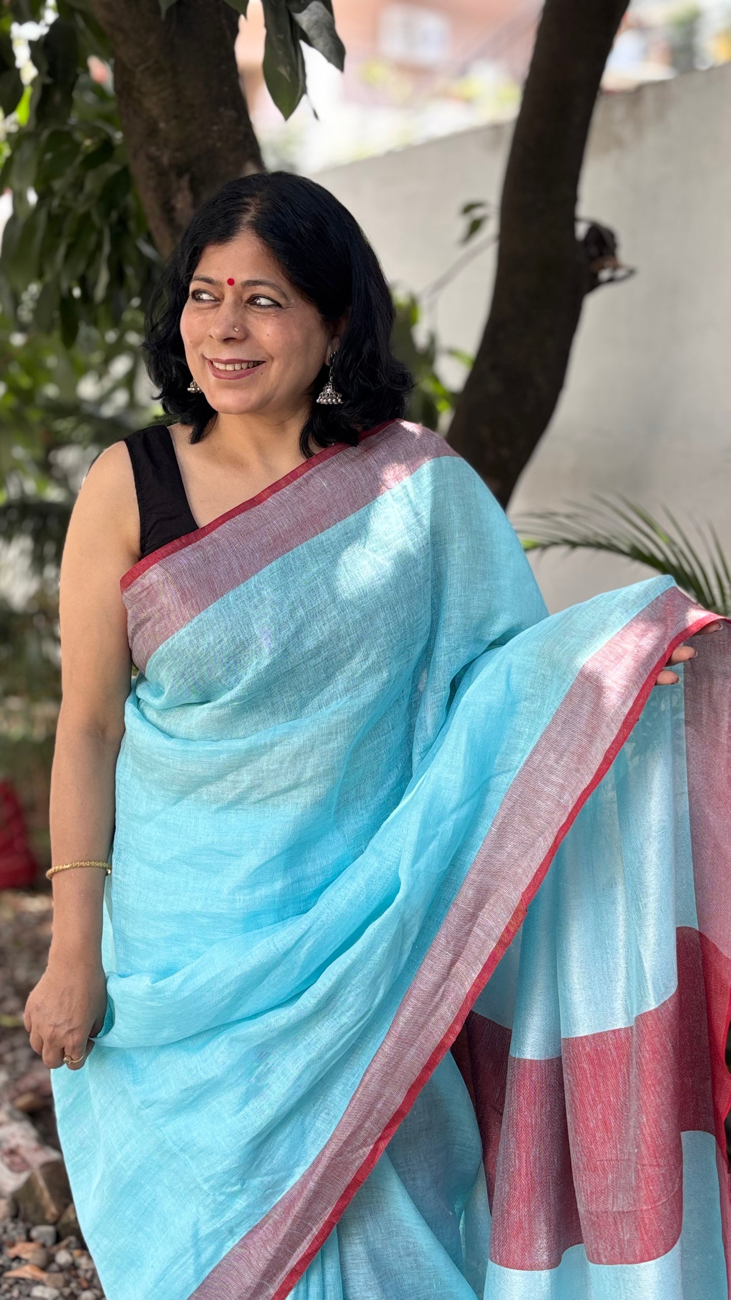 Handwoven Linen Saree - Light Blue